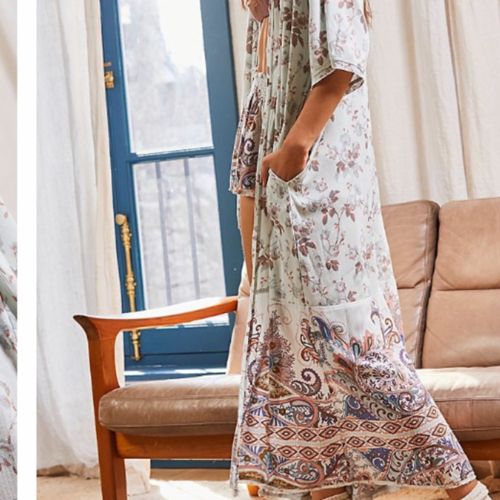 FREE PEOPLE BALI PIXIE LOUNGE SET IN MOONDANCE COMBO 2-PIECES ROBE AND SHORTS S - Picture 9 of 9